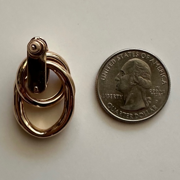 Gold tone door knocker style earrings for pierced ears - Picture 8 of 9